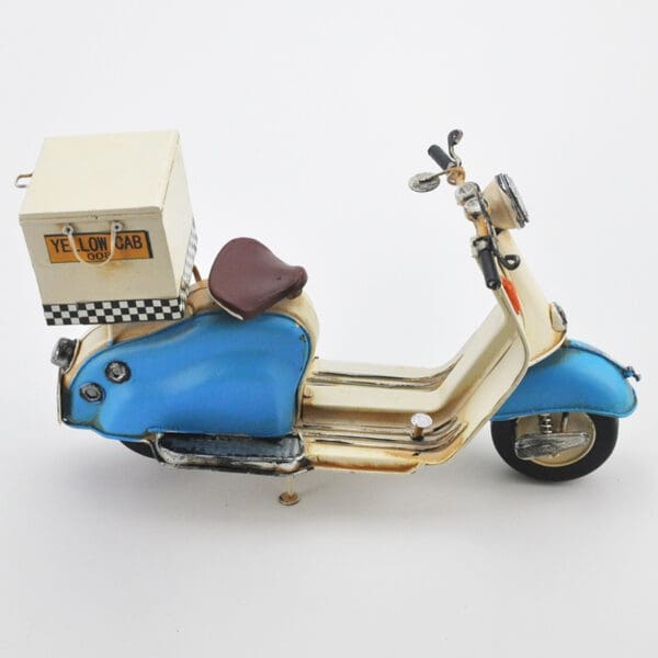 Filius and Investments SE scooter Vespa pizza - Image 3