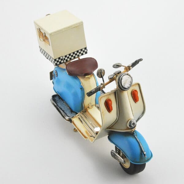 Filius and Investments SE scooter Vespa pizza - Image 5