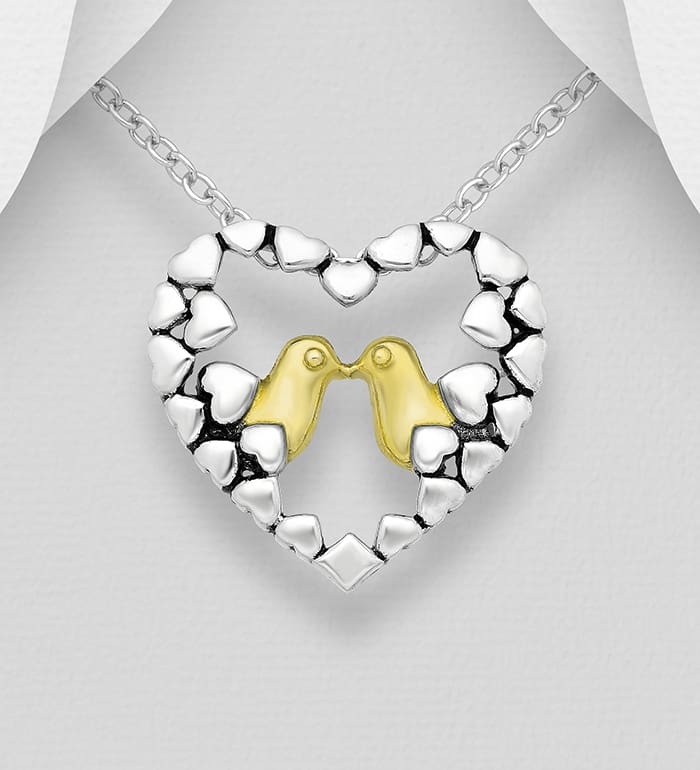 Přívěsek ze stříbra s oxidovaným srdcem, ptáčci pozlaceni 14karátovým žlutým zlatem