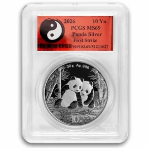 Certifikovaná stříbrná mince Čínská Panda 2026 (30 g). Téměř dokonalý stav MS-69 PCGS, exkluzivní štítek Jin-Jang a status First Strike. Skladem na Zlatoproradost.cz.